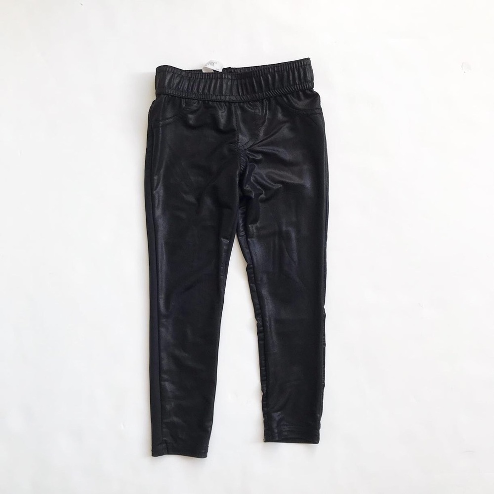 Quinn and Fox black shinny leggings GUC - piling on the back thigh 12-24 months
